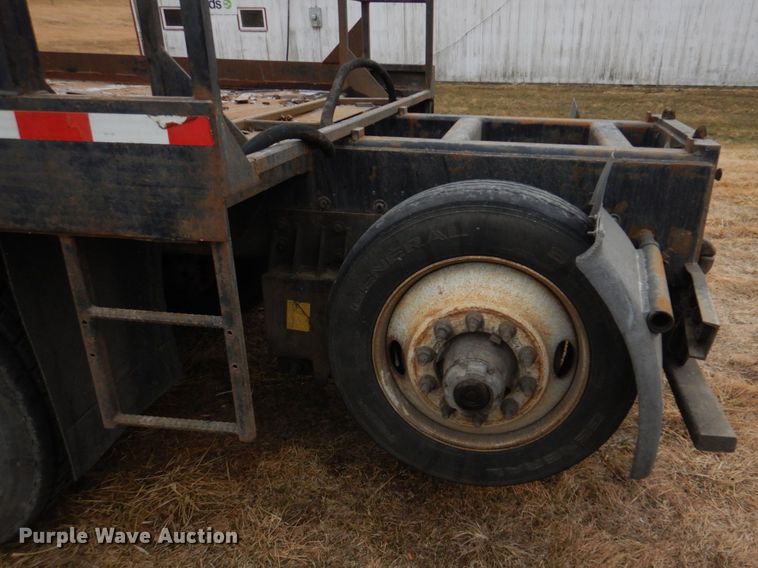 image for item IM9627 1992 Mack DM690S  flatbed truck