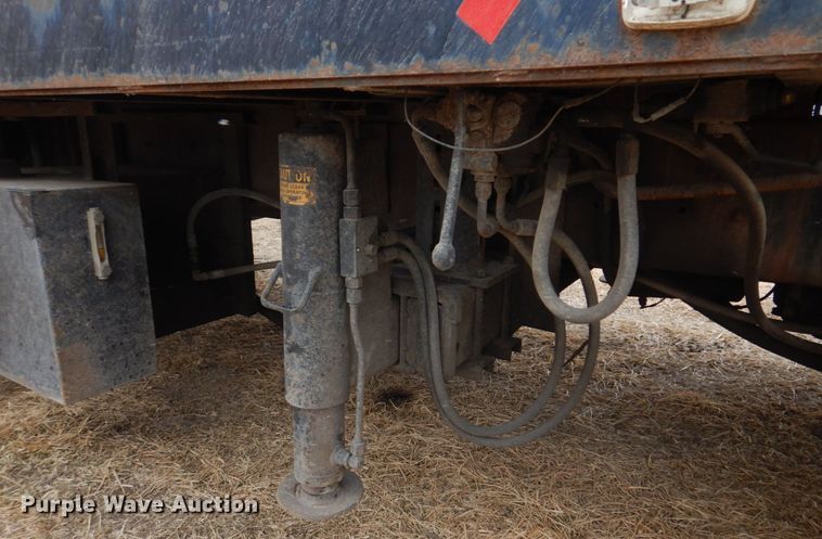 image for item IM9627 1992 Mack DM690S  flatbed truck