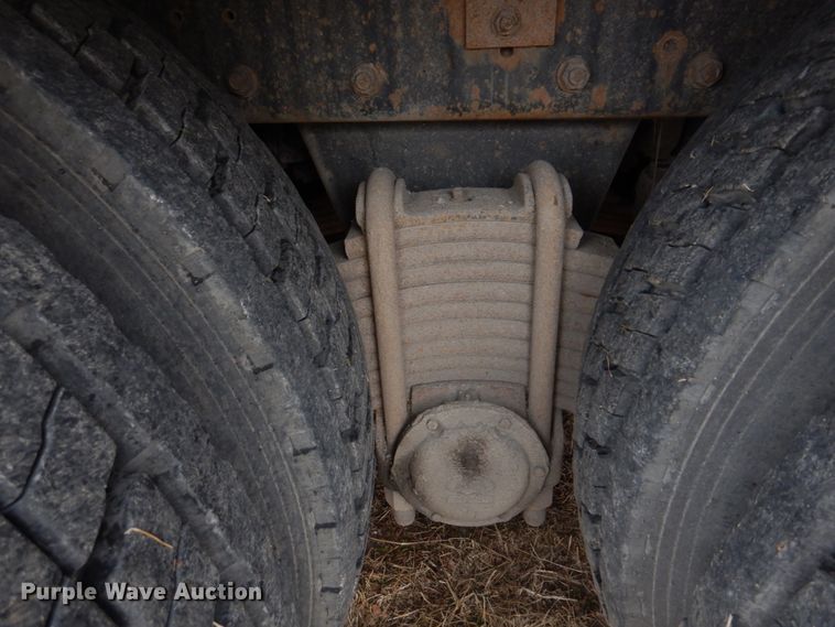 image for item IM9627 1992 Mack DM690S  flatbed truck