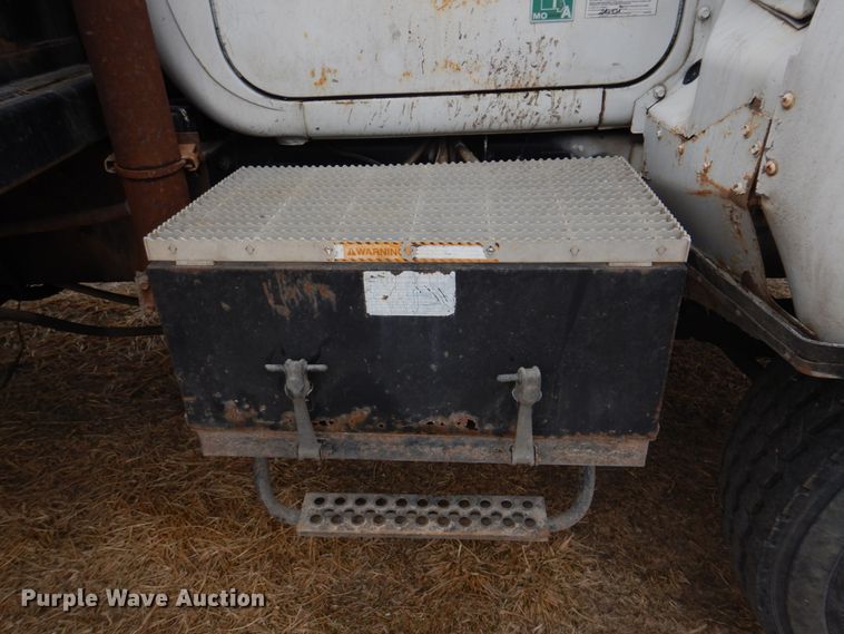 image for item IM9627 1992 Mack DM690S  flatbed truck