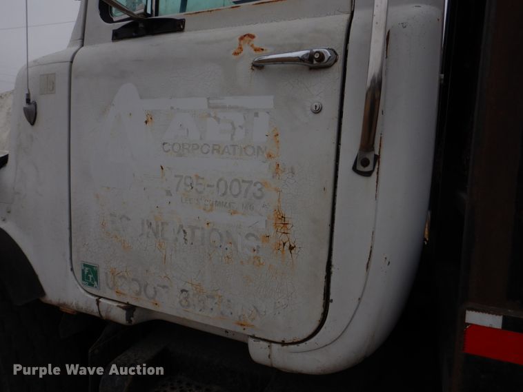 image for item IM9627 1992 Mack DM690S  flatbed truck