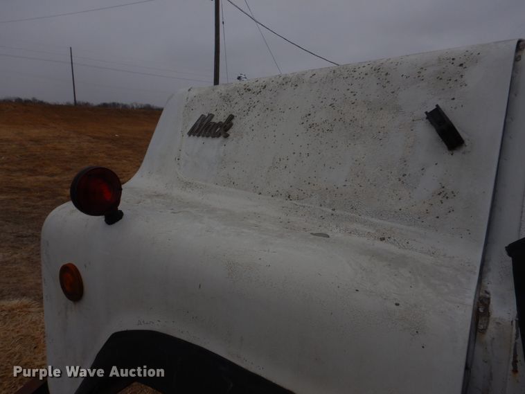 image for item IM9627 1992 Mack DM690S  flatbed truck