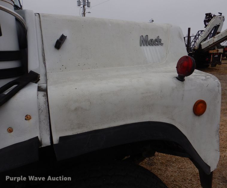 image for item IM9627 1992 Mack DM690S  flatbed truck