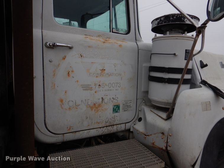 image for item IM9627 1992 Mack DM690S  flatbed truck