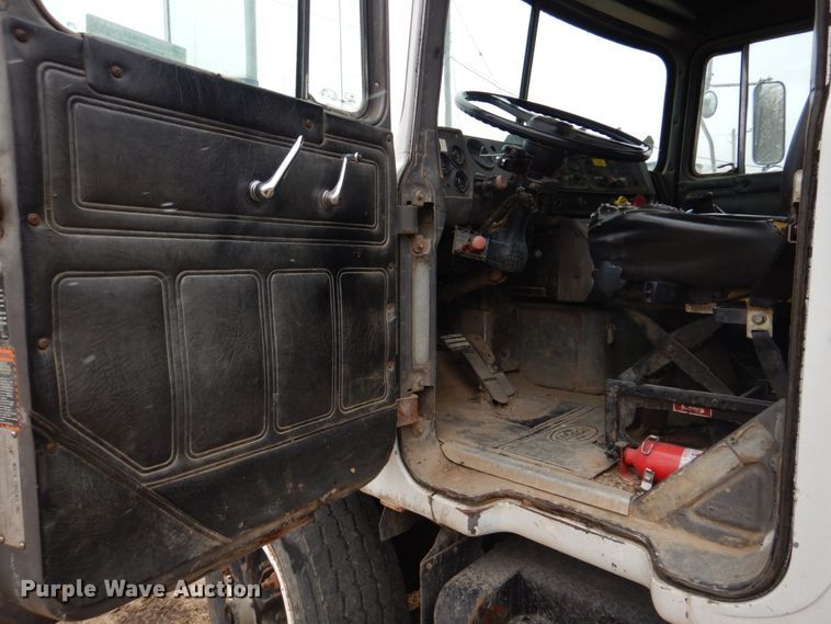 image for item IM9627 1992 Mack DM690S  flatbed truck