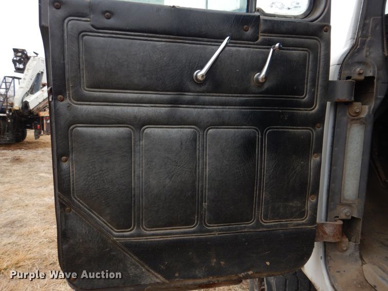 image for item IM9627 1992 Mack DM690S  flatbed truck