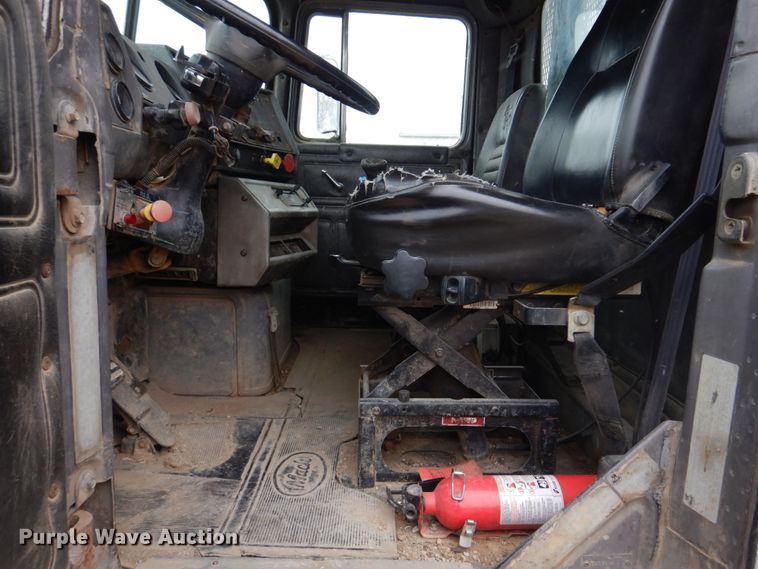 image for item IM9627 1992 Mack DM690S  flatbed truck