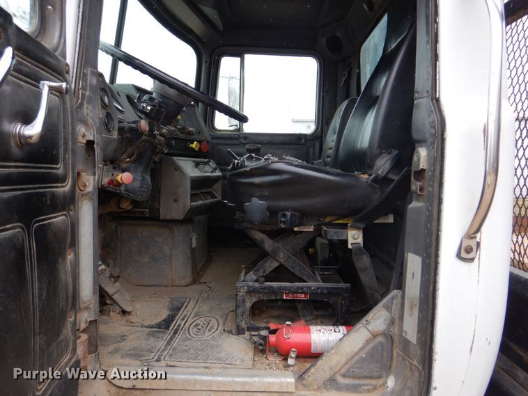 image for item IM9627 1992 Mack DM690S  flatbed truck