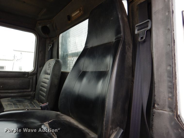 image for item IM9627 1992 Mack DM690S  flatbed truck