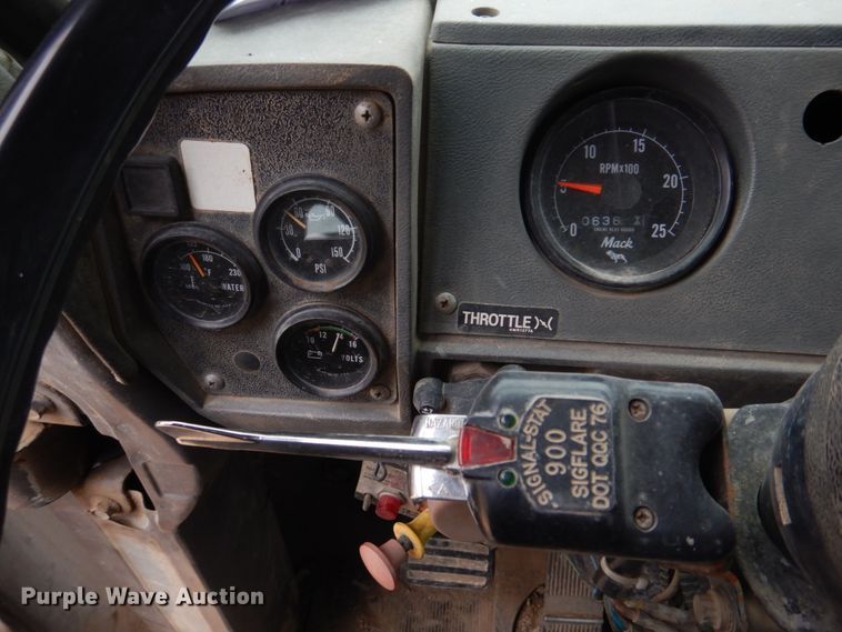 image for item IM9627 1992 Mack DM690S  flatbed truck