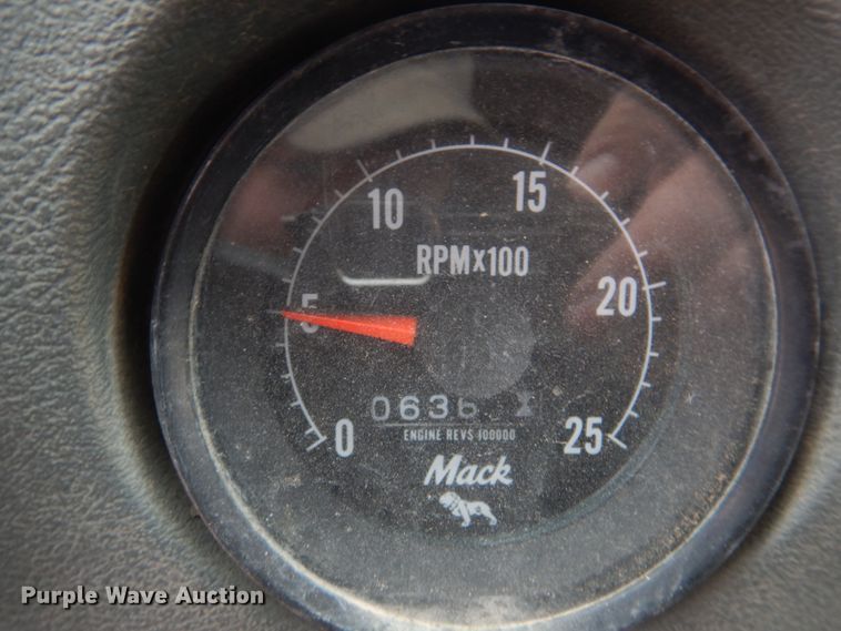 image for item IM9627 1992 Mack DM690S  flatbed truck