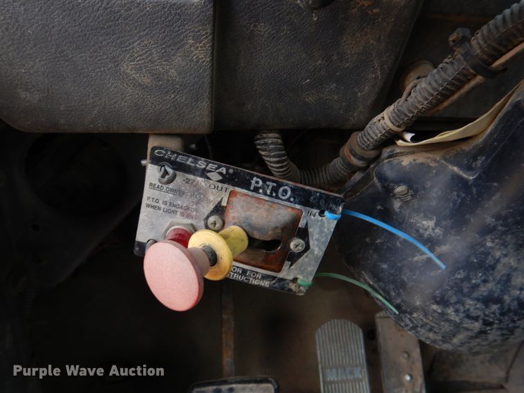 image for item IM9627 1992 Mack DM690S  flatbed truck