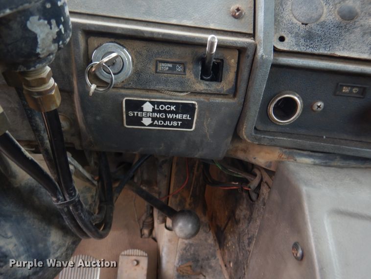 image for item IM9627 1992 Mack DM690S  flatbed truck