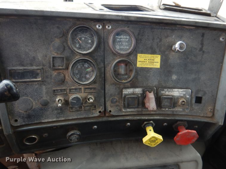 image for item IM9627 1992 Mack DM690S  flatbed truck