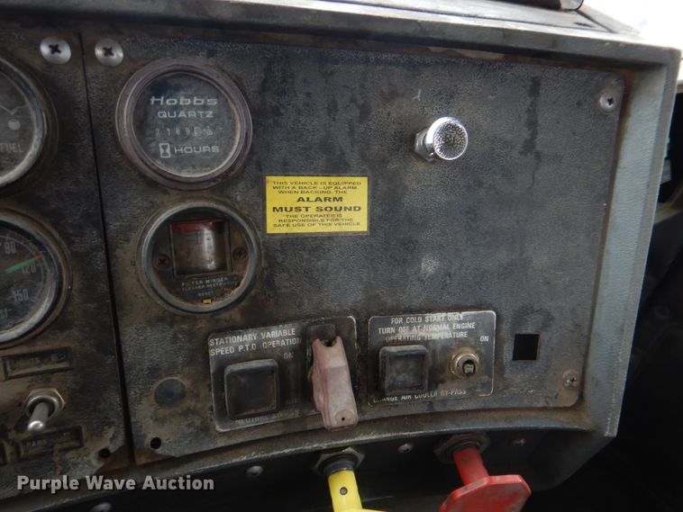 image for item IM9627 1992 Mack DM690S  flatbed truck