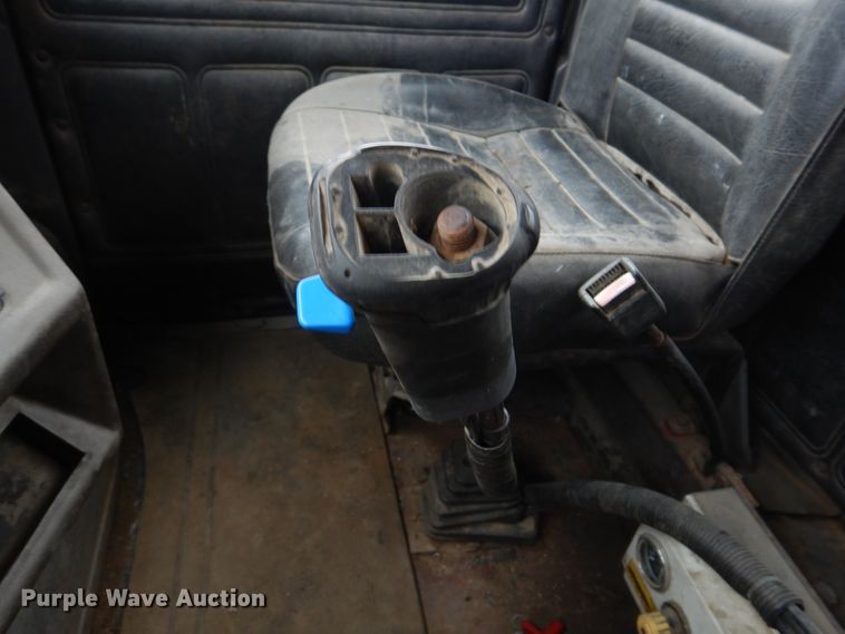 image for item IM9627 1992 Mack DM690S  flatbed truck