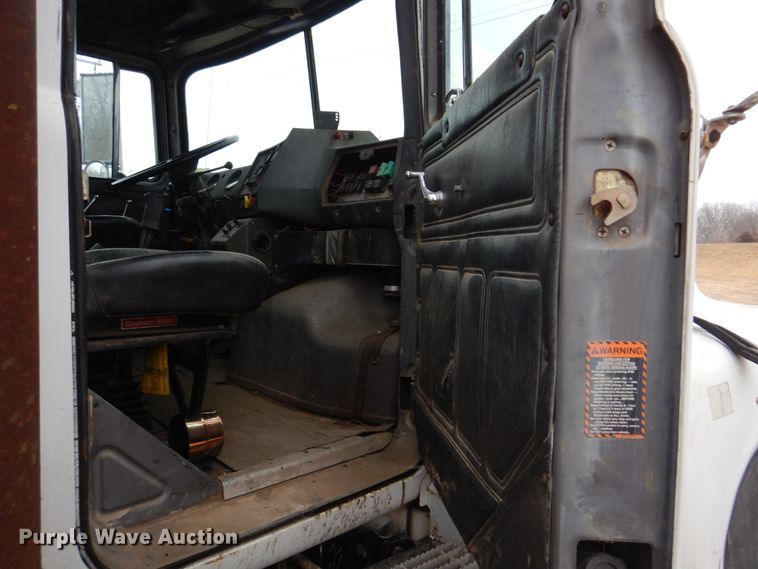 image for item IM9627 1992 Mack DM690S  flatbed truck