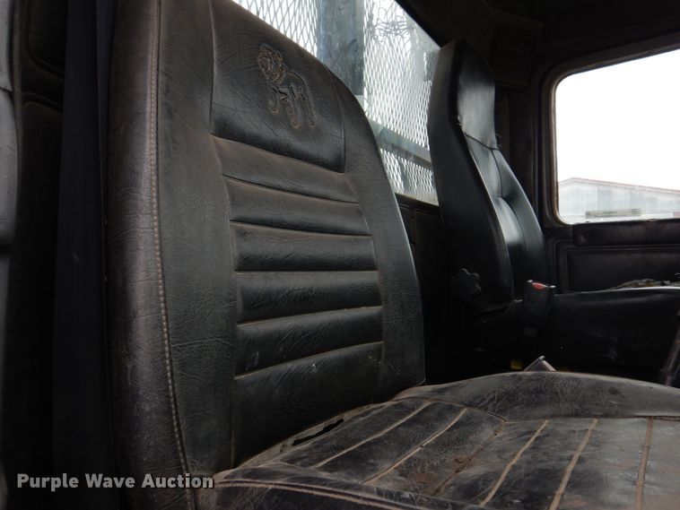 image for item IM9627 1992 Mack DM690S  flatbed truck