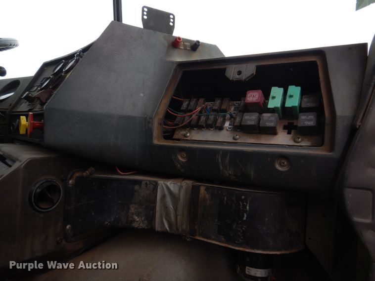 image for item IM9627 1992 Mack DM690S  flatbed truck