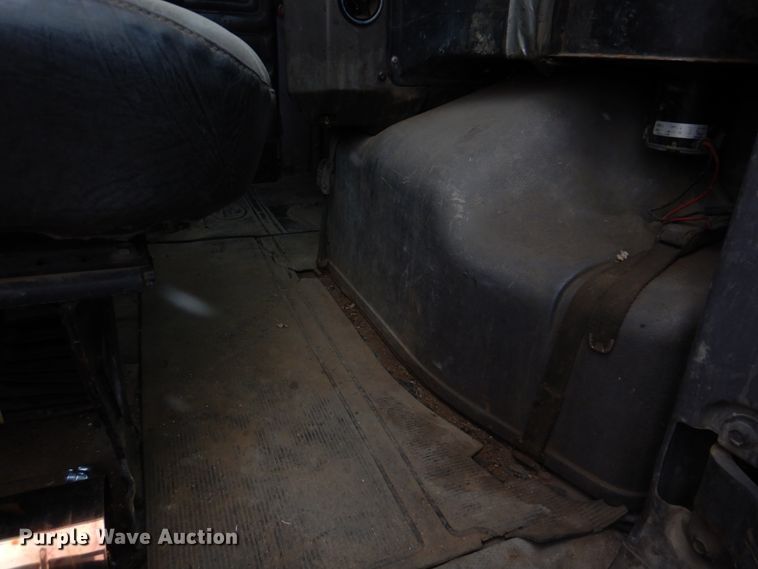 image for item IM9627 1992 Mack DM690S  flatbed truck