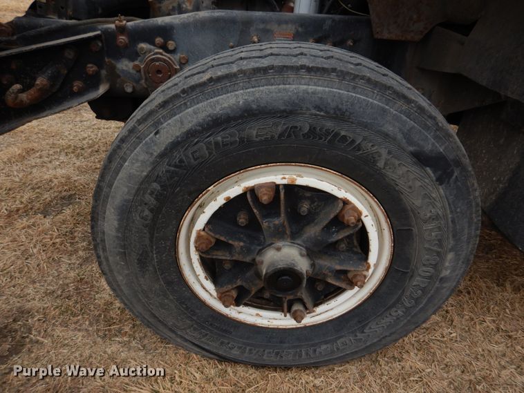 image for item IM9627 1992 Mack DM690S  flatbed truck