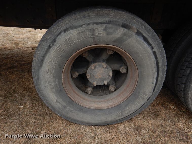 image for item IM9627 1992 Mack DM690S  flatbed truck