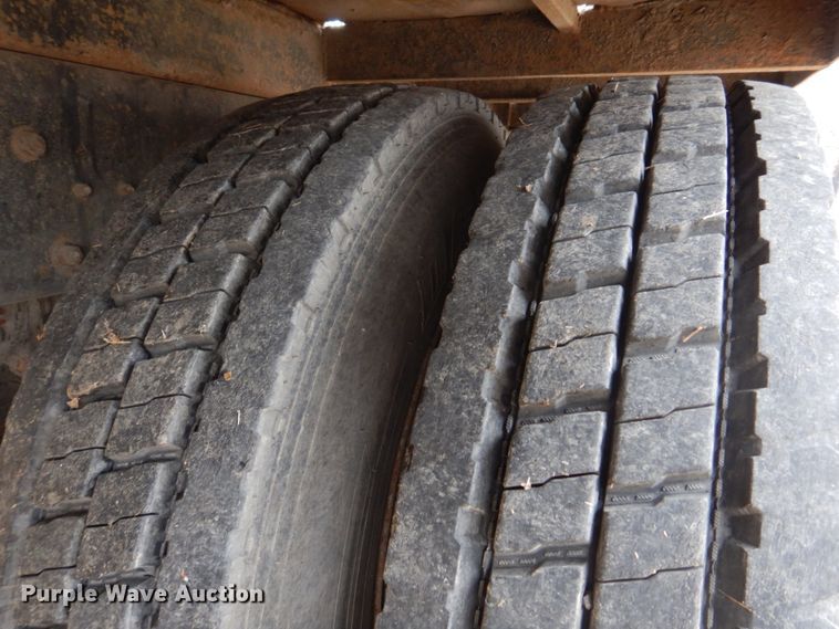 image for item IM9627 1992 Mack DM690S  flatbed truck