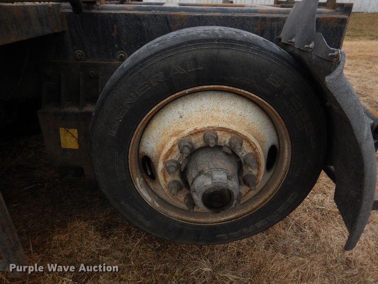 image for item IM9627 1992 Mack DM690S  flatbed truck