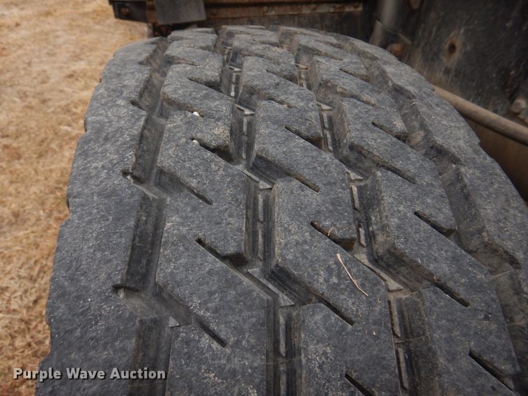 image for item IM9627 1992 Mack DM690S  flatbed truck