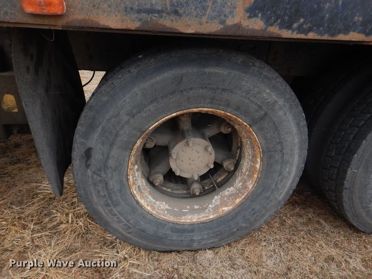 image for item IM9627 1992 Mack DM690S  flatbed truck