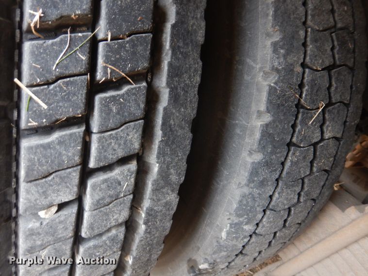 image for item IM9627 1992 Mack DM690S  flatbed truck