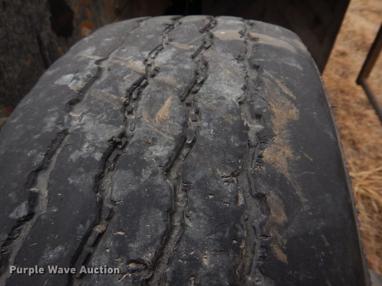 image for item IM9627 1992 Mack DM690S  flatbed truck