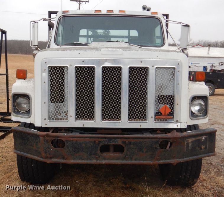 image for item IM9628 1986 International F2674  crane truck