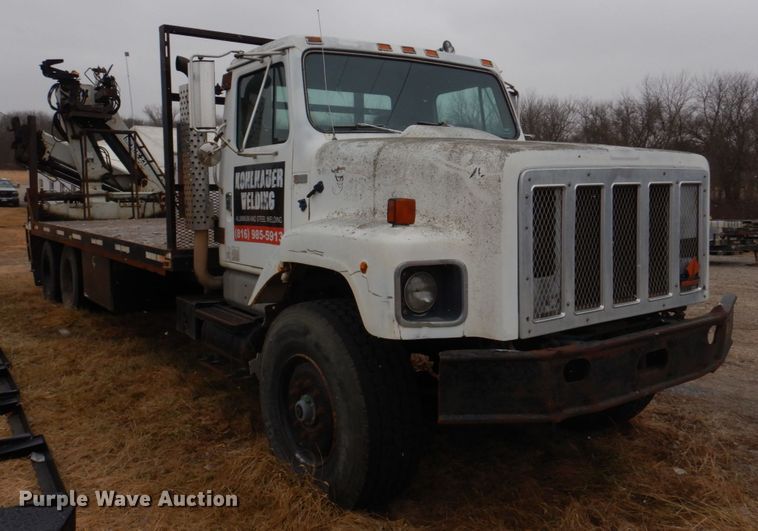 image for item IM9628 1986 International F2674  crane truck