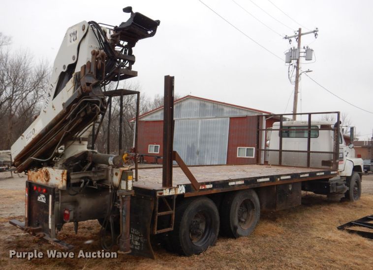 image for item IM9628 1986 International F2674  crane truck