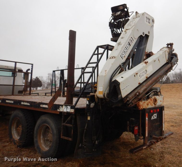 image for item IM9628 1986 International F2674  crane truck