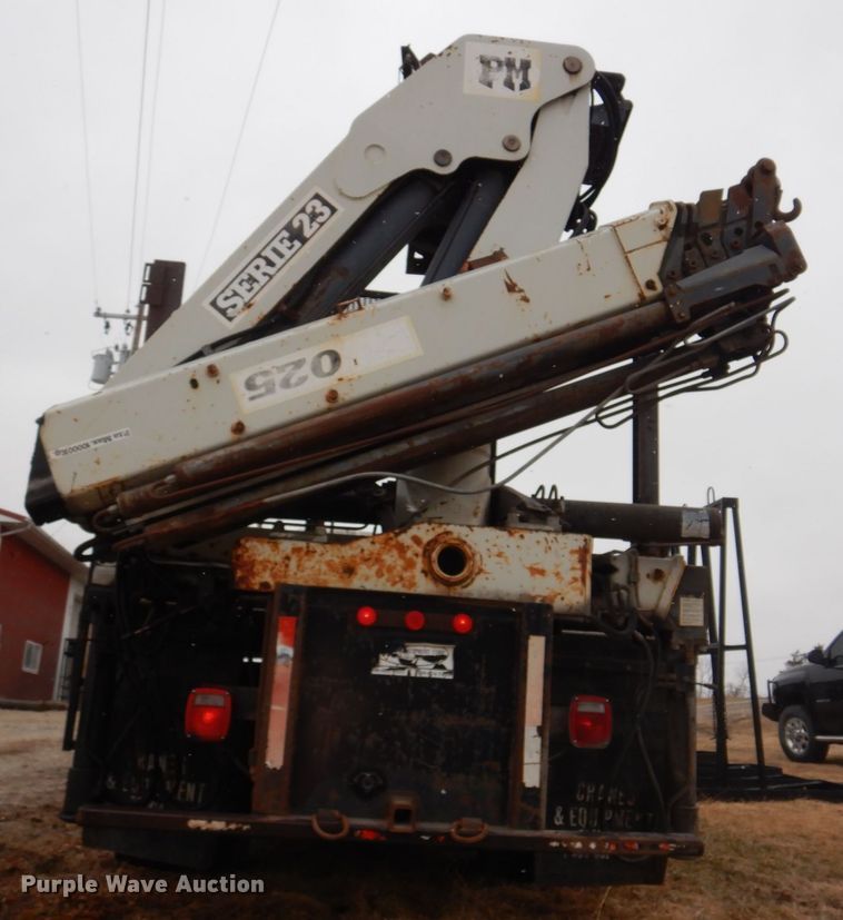 image for item IM9628 1986 International F2674  crane truck