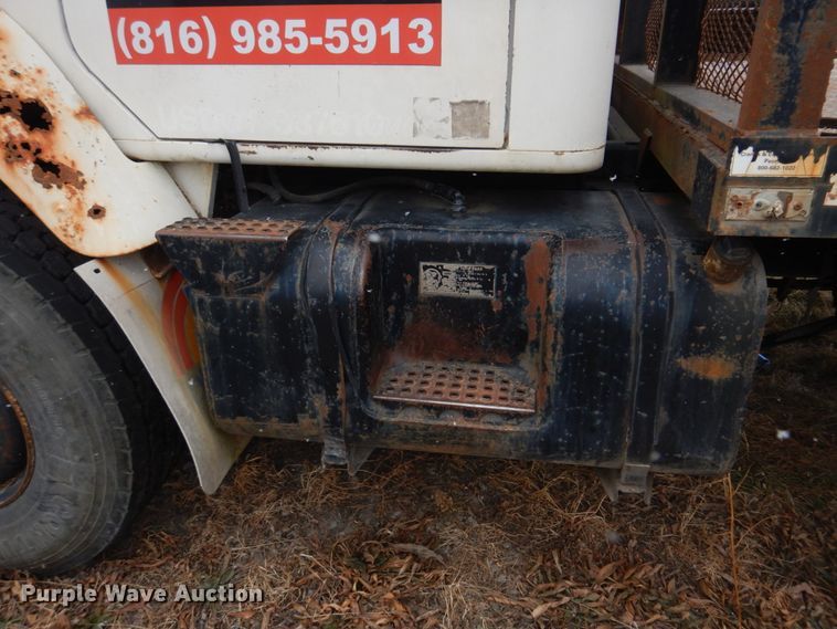 image for item IM9628 1986 International F2674  crane truck