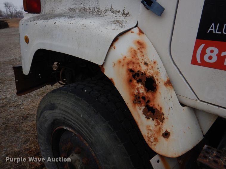 image for item IM9628 1986 International F2674  crane truck