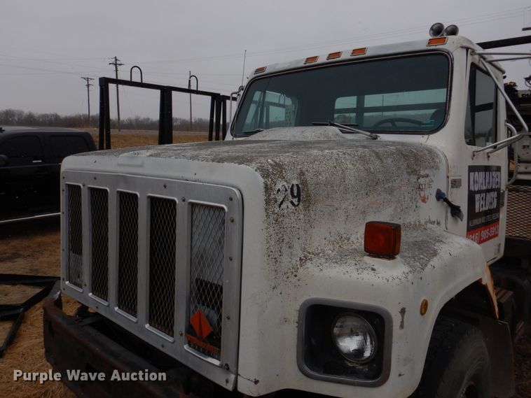 image for item IM9628 1986 International F2674  crane truck