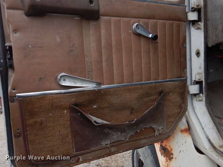 image for item IM9628 1986 International F2674  crane truck