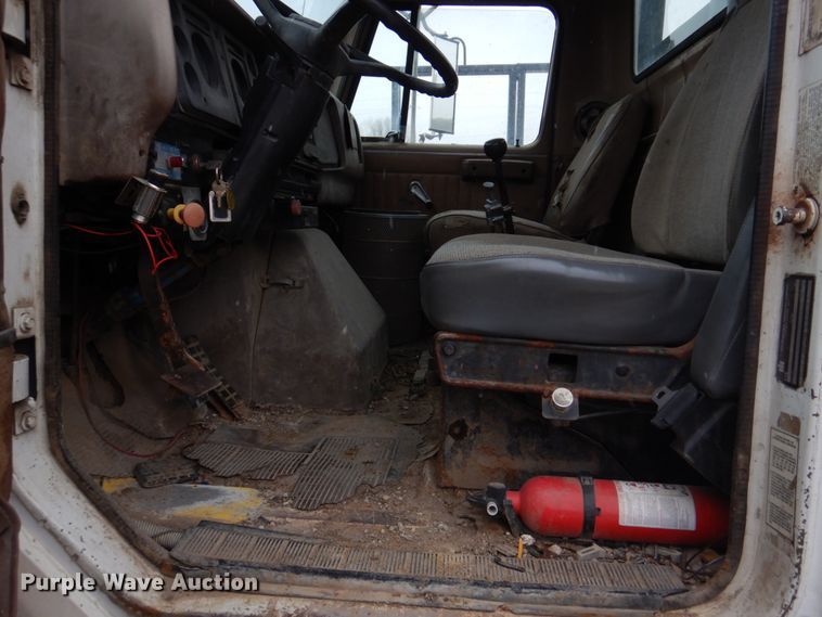 image for item IM9628 1986 International F2674  crane truck