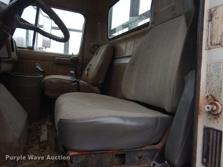 image for item IM9628 1986 International F2674  crane truck