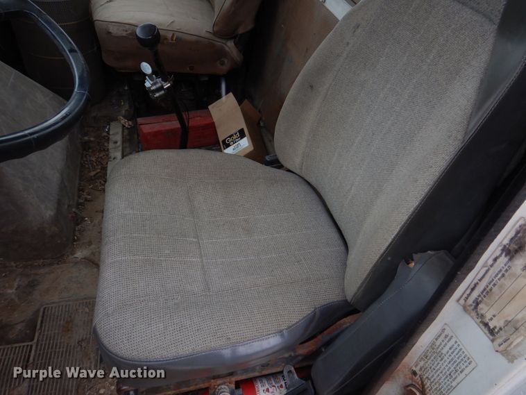 image for item IM9628 1986 International F2674  crane truck