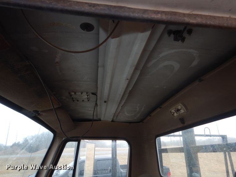 image for item IM9628 1986 International F2674  crane truck