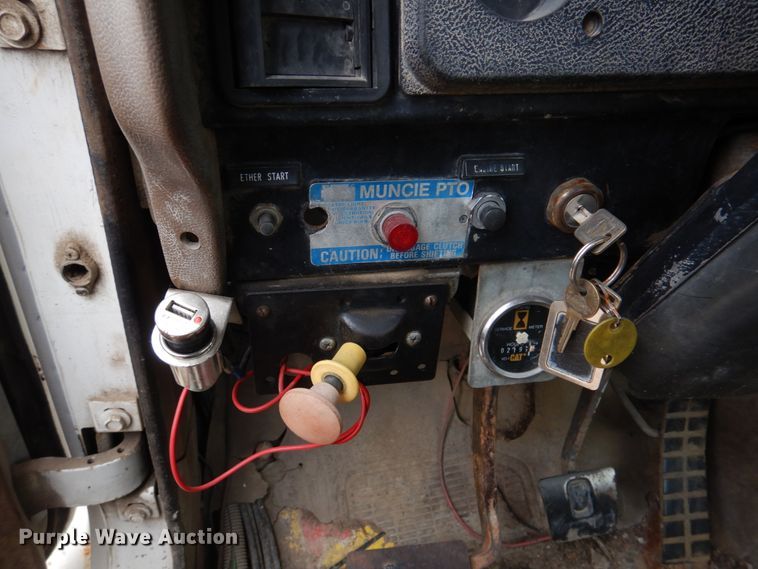 image for item IM9628 1986 International F2674  crane truck