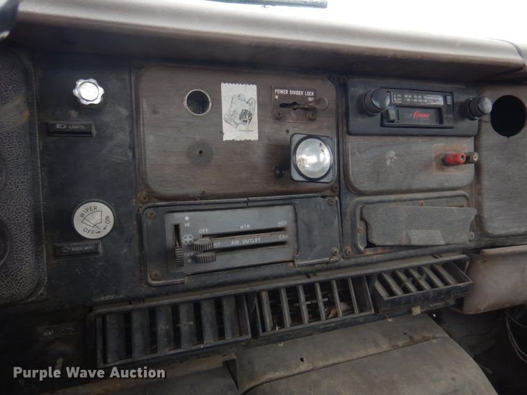 image for item IM9628 1986 International F2674  crane truck