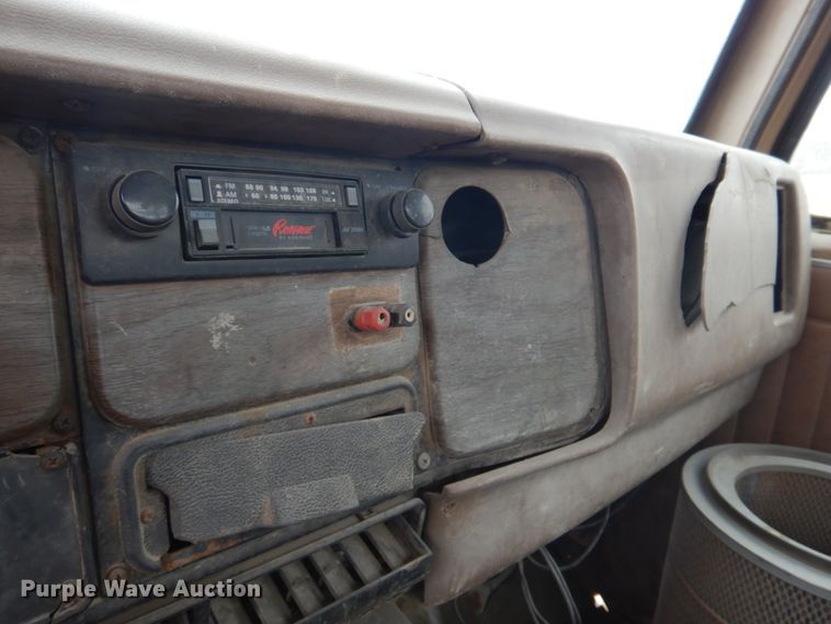 image for item IM9628 1986 International F2674  crane truck