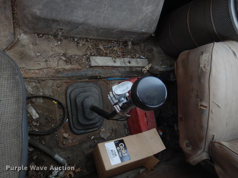 image for item IM9628 1986 International F2674  crane truck