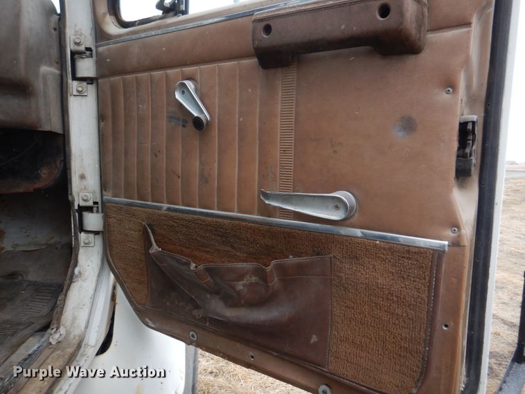 image for item IM9628 1986 International F2674  crane truck